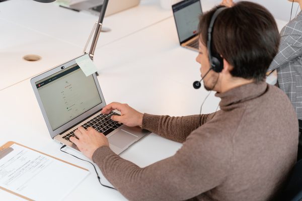 Customer support knowledge base agent assisting customer inquiries